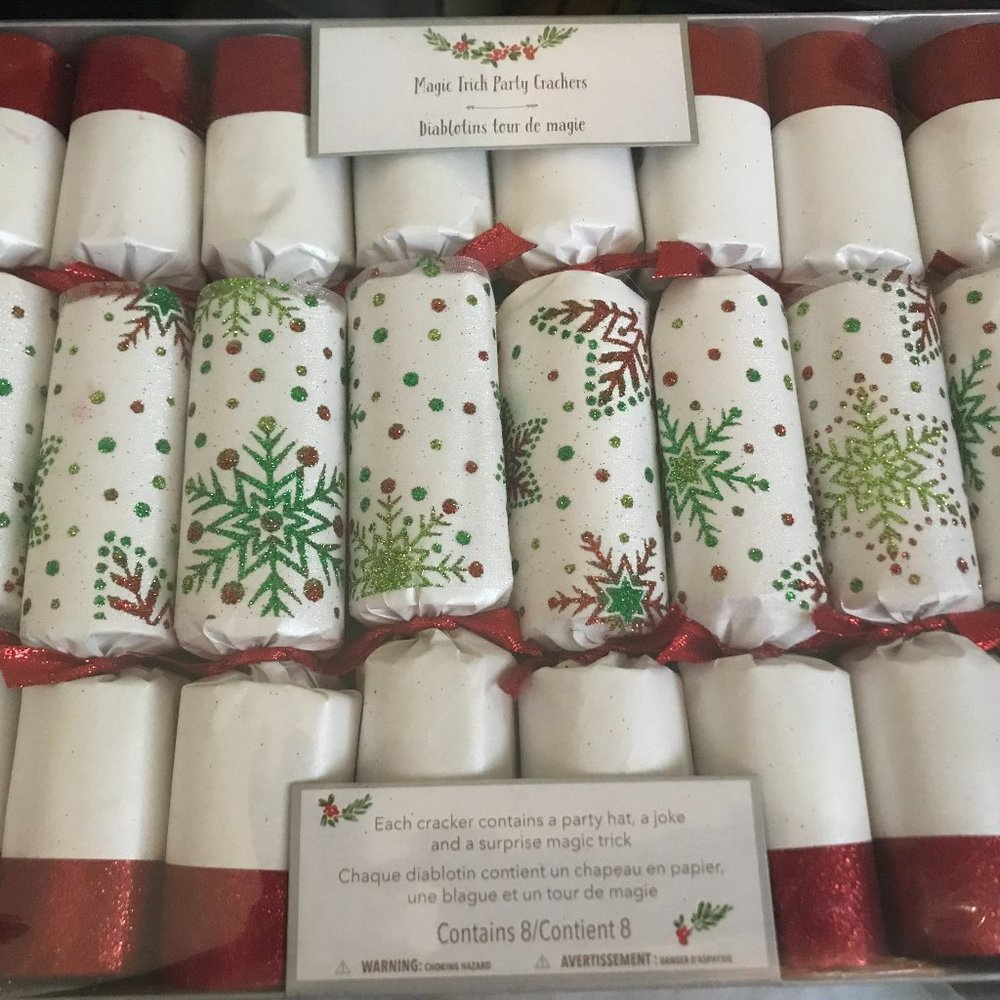 NEW PIER 1 IMPORTS GLITTER SNOWFLAKE HOLIDAY POPPERS CRACKERS SNAPS DET 8